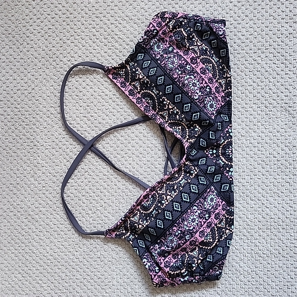 Xhilaration swim top, size medium